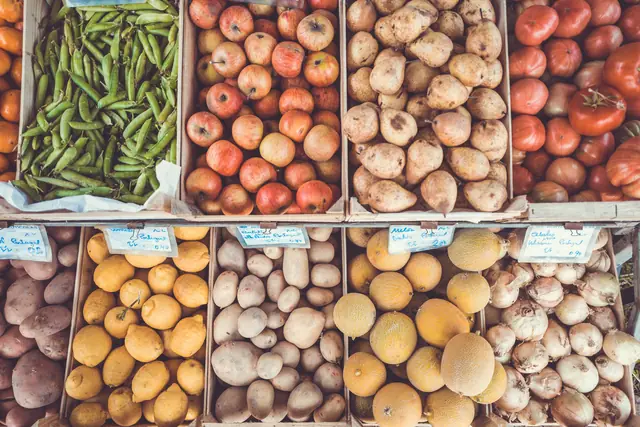 Le marché du matin, cours Saleya — Agrandir