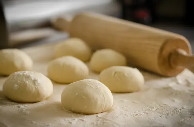 Les pâtons de la scuola, sur le plan fariné — Agrandir