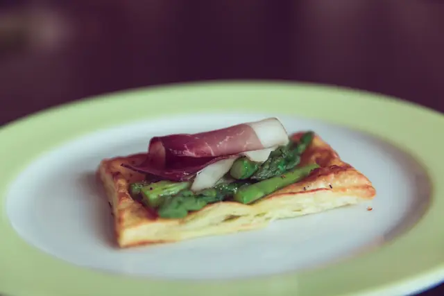 La sfogliatina aux asperges et au jambon de Parme — Agrandir