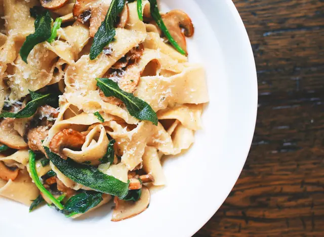Les pappardelle aux champignons et à la sauge — Agrandir
