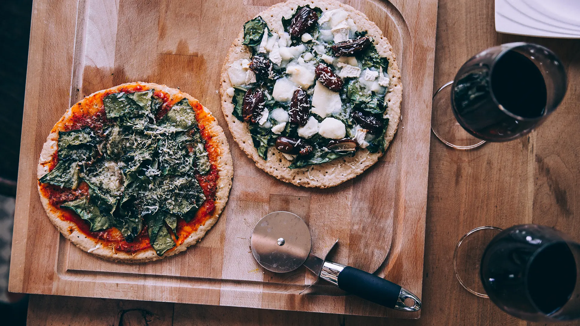 Une rouge, une blanche et deux verres d’Aglianico